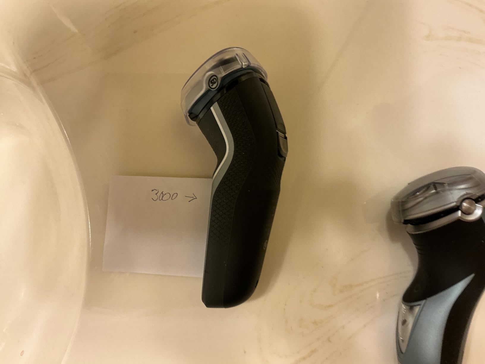 Philips Norelco 3900 Electric Shaver, Storm Blue | 27 Self Sharpening ComfortCut Blades, 5D Pivot & Flex Heads, Wet or Dry Use, Includes Travel Pouch & Charging Stand, S3341/92 customer photo 1