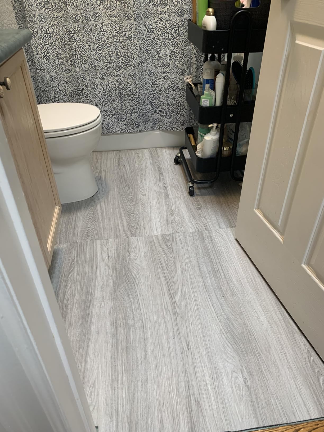 Art3d 18-Pack Interlocking Vinyl Floor Planks, 36 x 6 in, Oslo Frost Maple customer photo 1