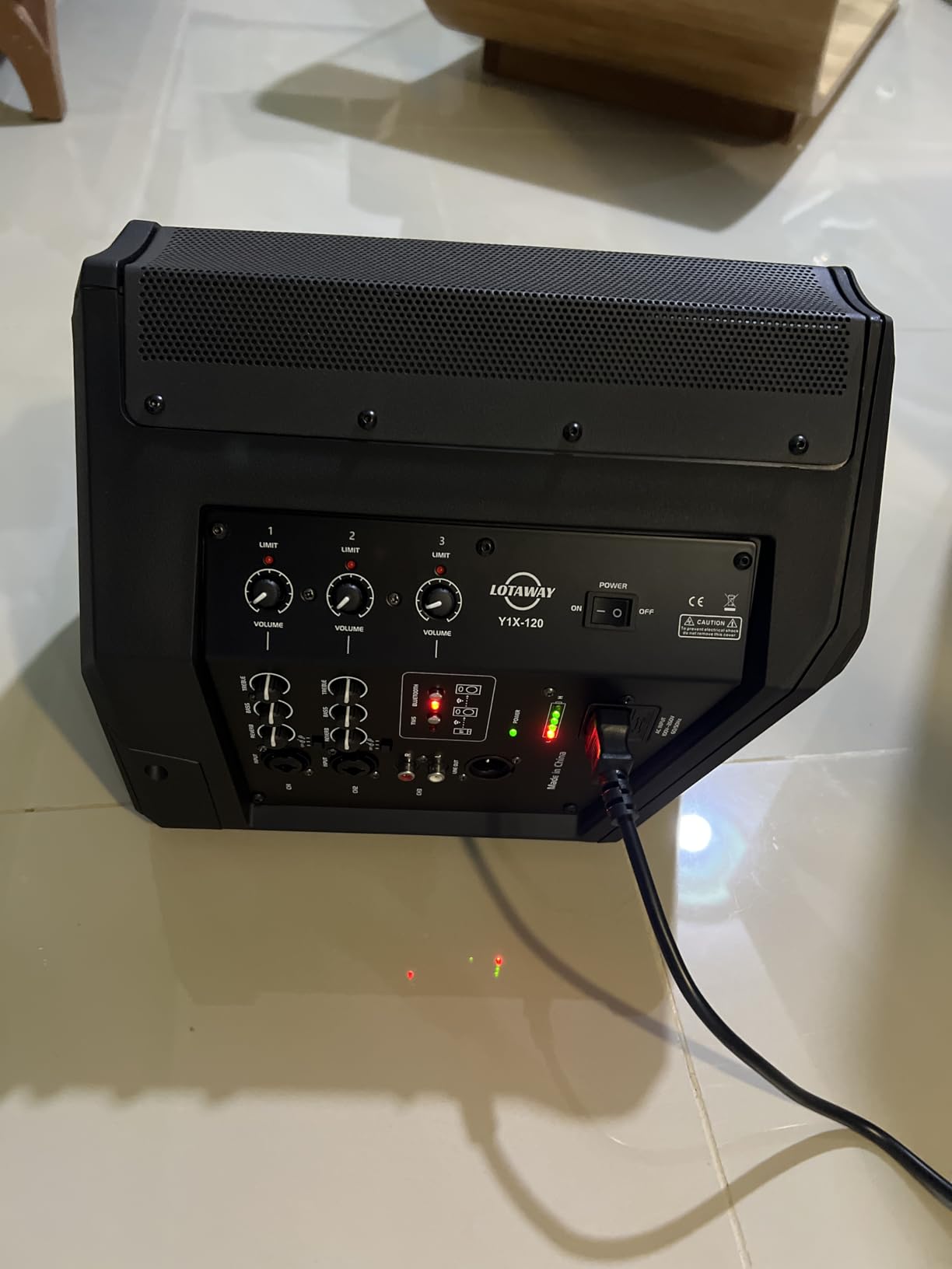 LOTAWAY Y1X-120 Battery Powered Portable PA Speaker System, Black customer photo 1