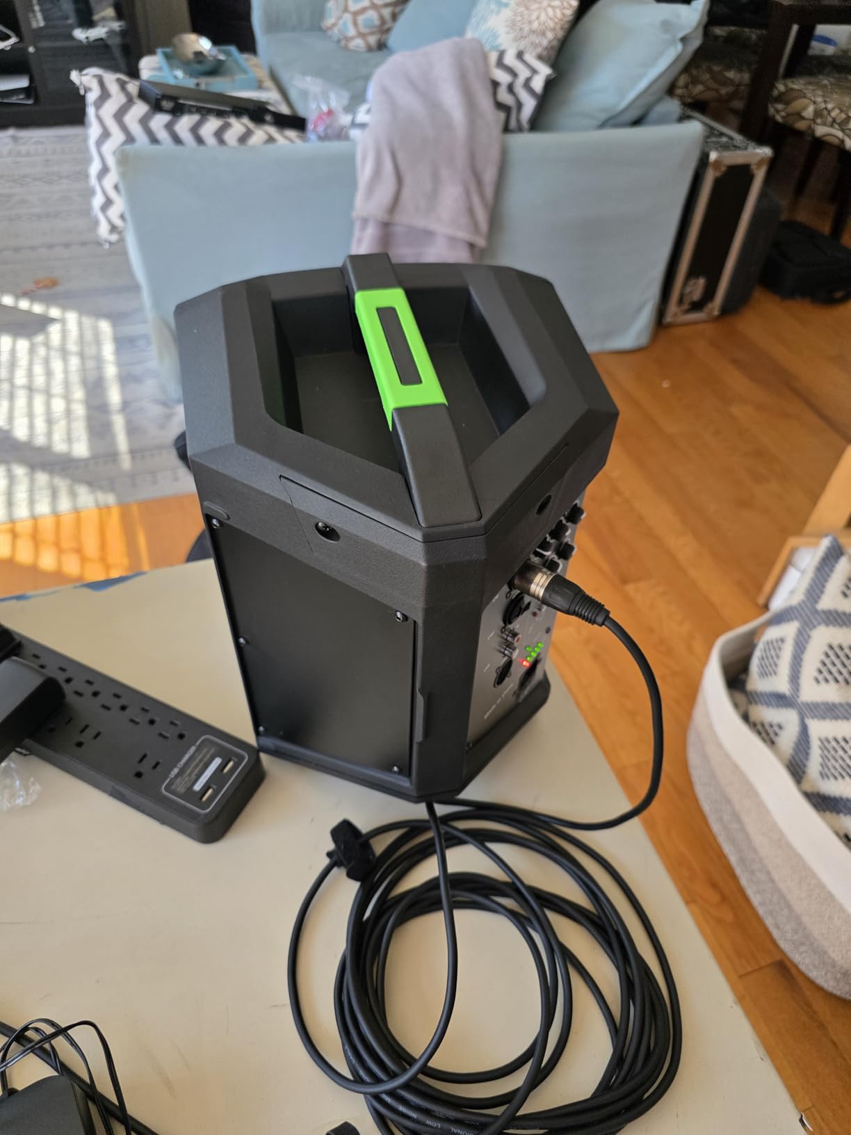 LOTAWAY Y1X-120 Battery Powered Portable PA Speaker System, Black customer photo 2