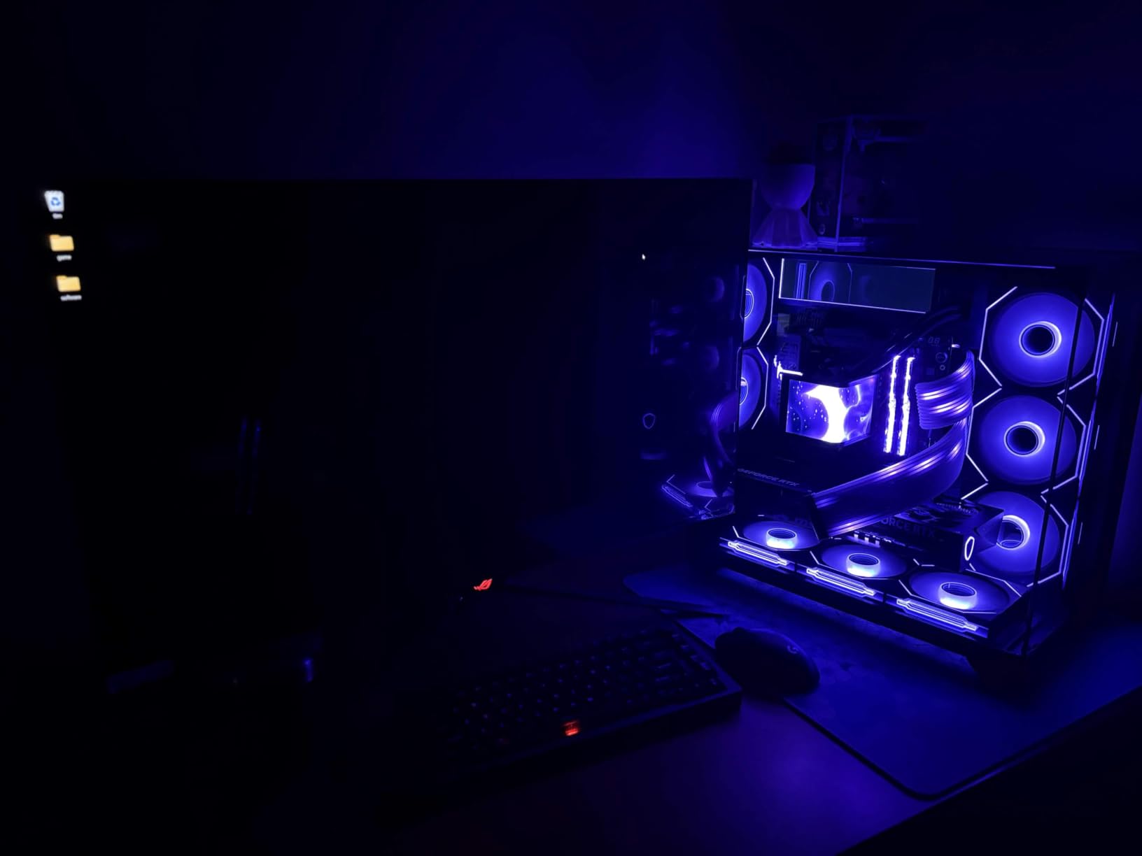 ASUS ROG PG32UCDM 32 Inch 4K 240Hz OLED Gaming Monitor QD-OLED | UHD, Custom Heatsink, 0.03ms, G-SYNC Compatible, USB-C 90W, True 10-bit, Graphene Film, 99% DCI-P3 customer photo 1