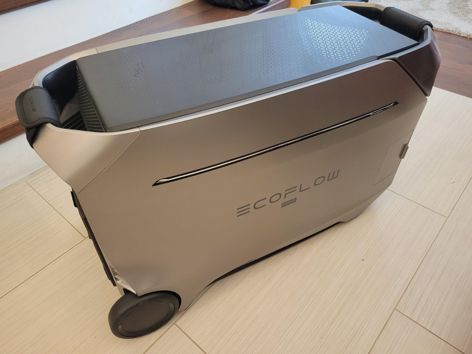 EF ECOFLOW DELTA Pro 3 Portable Power Station, 4096Wh, 4000W AC Output customer photo 2