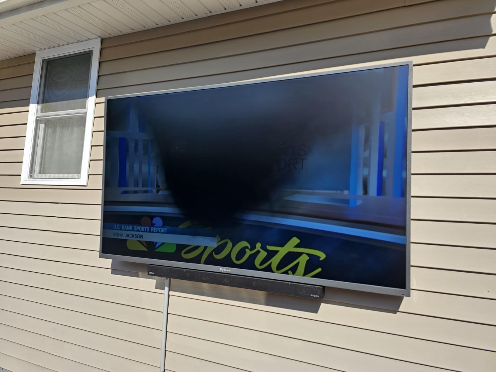 SYLVOX Outdoor TV, 55 inch 2000 nits Full Sun Outdoor TVs, Weatherproof TV | 4K Smart, IP56 Waterproof, Sunlight Readable, Support Dolby Vision Atmos, for Poolside Backyard Business (Pool Pro 3.0 /2026) customer photo 2