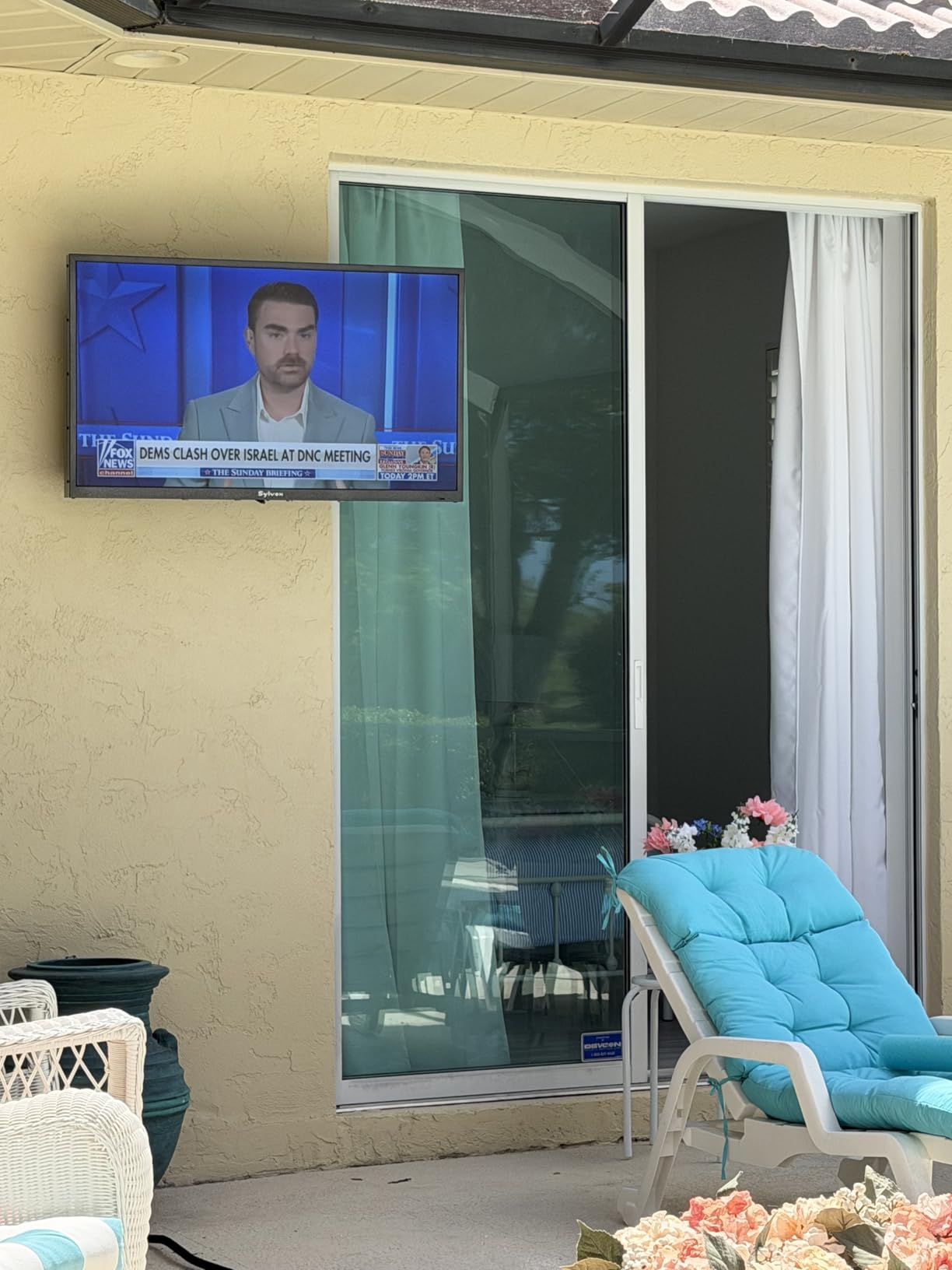 SYLVOX Outdoor TV, 43 inch Smart Waterproof Outdoor TV, 4K UHD Weatherproof | IP56, Support Dolby Vision Atmos, Google Cast, 1000 nit Brightness for Outside Partial Sun & Full Shade (Deck Pro 3.0 /2026) customer photo 2