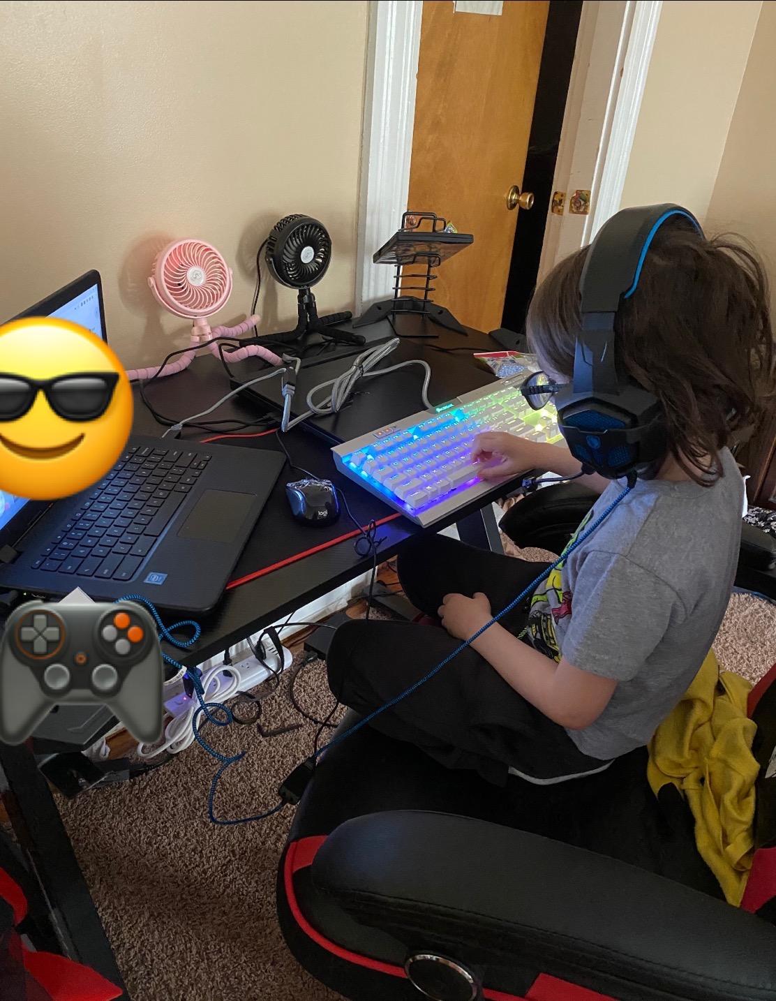 EUREKA ERGONOMIC Gaming Desk with LED Lights Home Office RGB Table, Small Gaming Desk, Computer Table, Black customer photo 2
