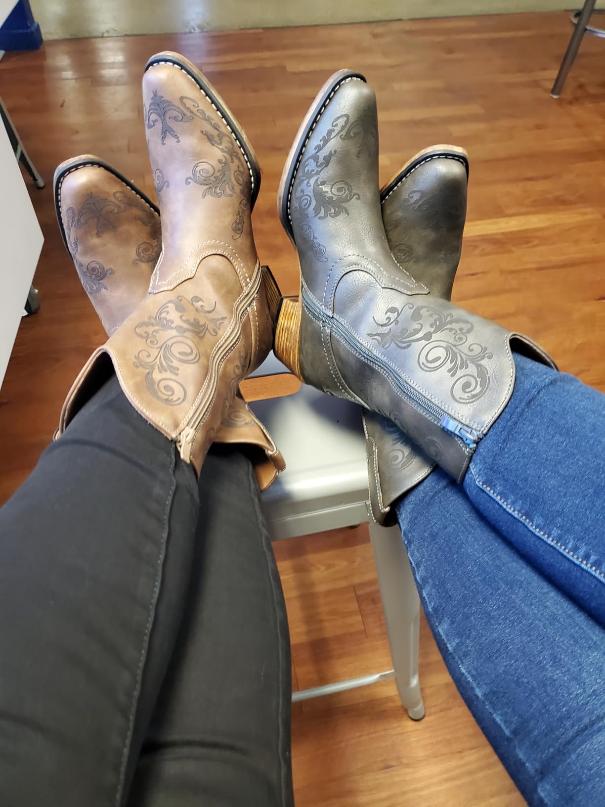 DREAM PAIRS Women's Cowboy Cowgirl Western Ankle Boots customer photo 2