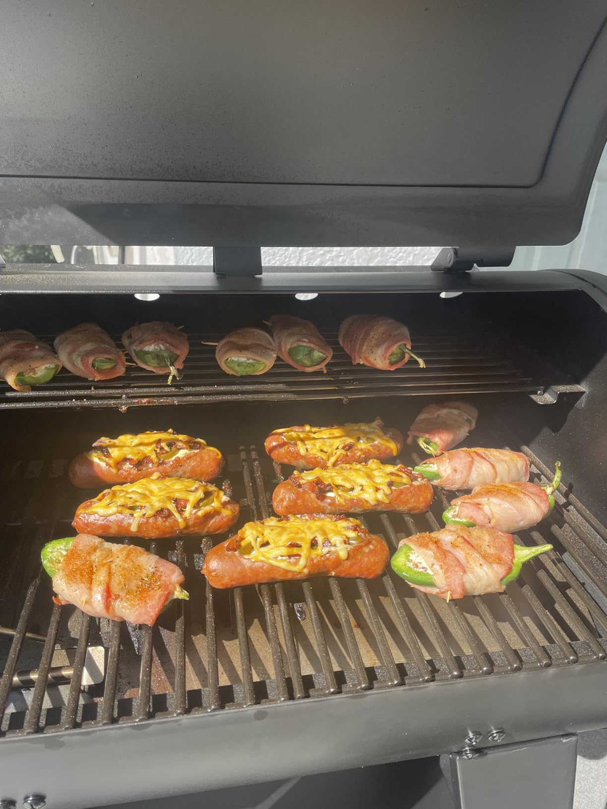 Pit Boss 700 FB2 Series Wood Pellet Grill & Smoker with Flame Broiler and LCD Digital Controller, 747-Sq. In. Cooking Space, 180°F to 500°F Temperature Range, Meat Probe, 21 lb. Pellet Hopper, Black customer photo 1