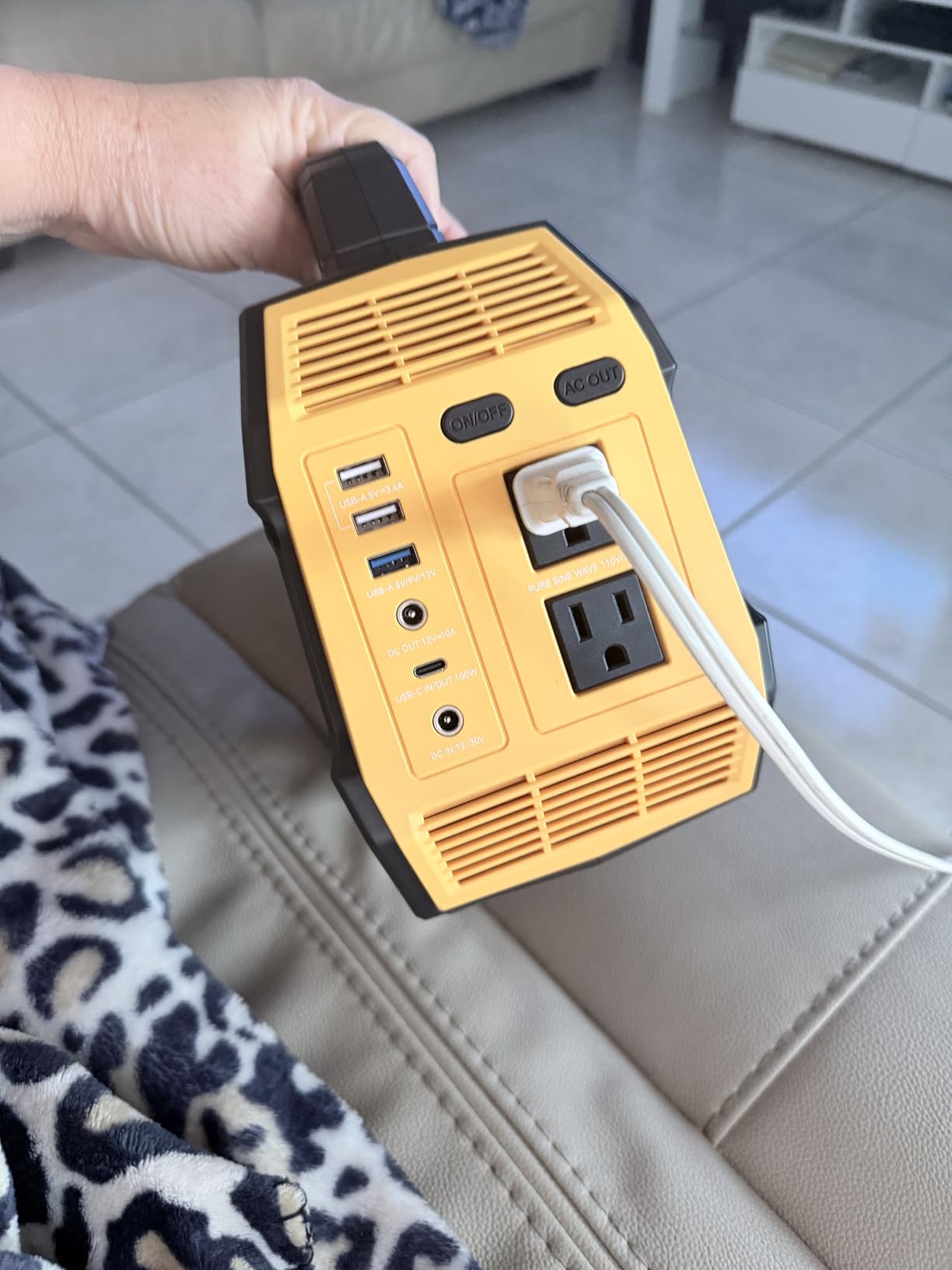 VTOMAN FlashSpeed 300 Portable Power Station, 300W 230Wh LiFePO4 Battery customer photo 1