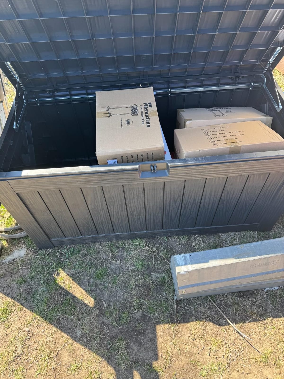 Devoko 120 Gallon Deck Box Resin Outdoor Storage Box Waterproof | Large Outdoor Storage Bench Lockable for Outside Patio customer photo 2