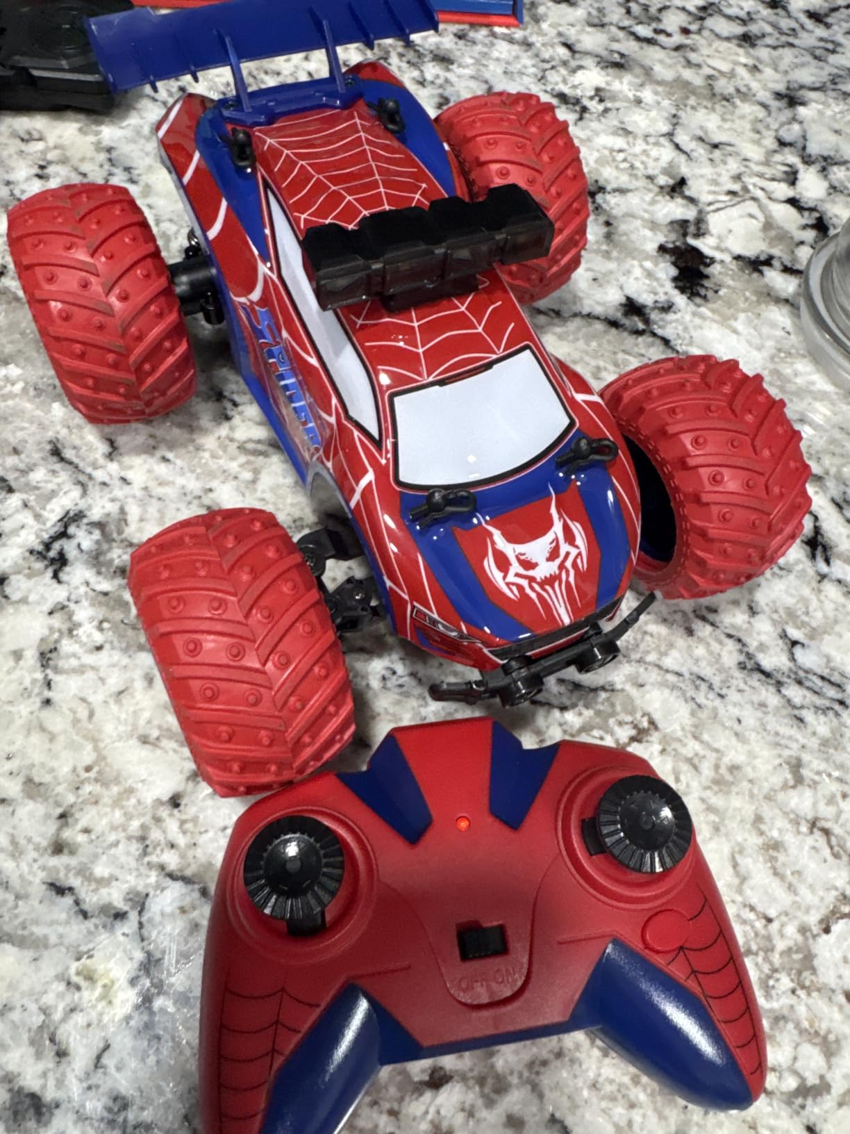 EpochAir 1:18 Remote Control Car - 20km/h 2.4GHz All Terrain Off-Road Monster Truck with Bodylights&Headlights &Headlamps, Rechargeable Toy Car Gift for 3 4 5 6 7 8 9 10-12 Year Old Boys Girls Kids customer photo 2
