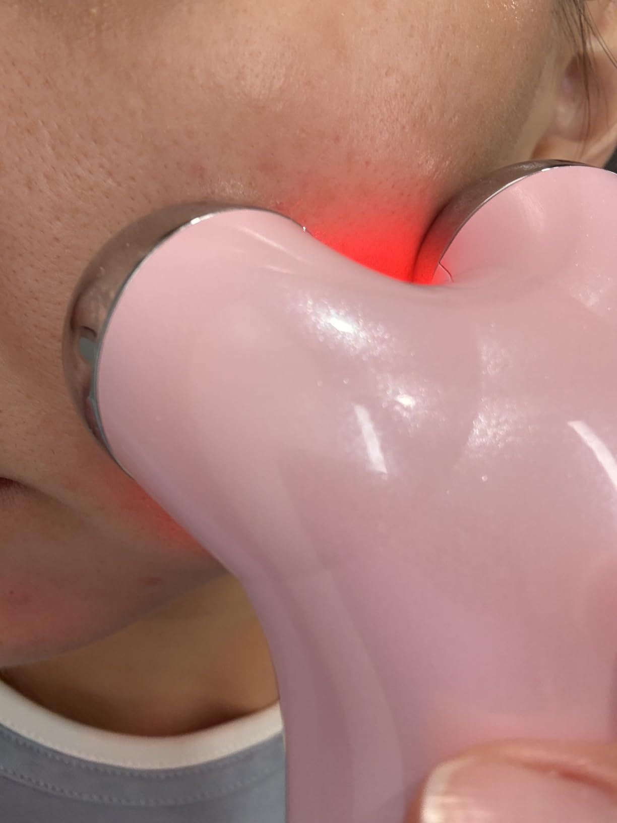 Hunvva Microcurrent Facial Device,Latest Red Light Technology,Enhances The Ability to Lift The Face and Tighten The Skin,Facial Wrinkle Equipment,Smart Photon Micro-Current Device,Model:EP-300. customer photo 2