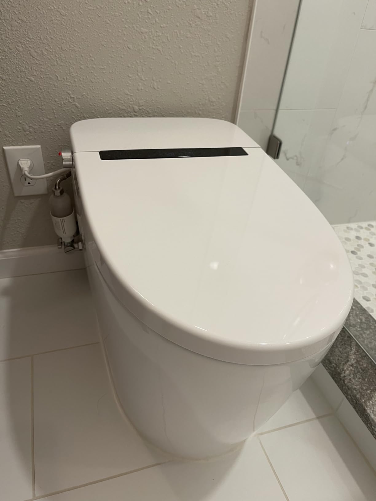 DeerValley Luxury Smart Toilet with Bidet Built in Bubble Wash, Auto Open/Close Lid Water Filter Instant Heated Seat Dryer, Soft-Close Modern Japanese One-Piece Toilet with Night Light for Bathrooms customer photo 2