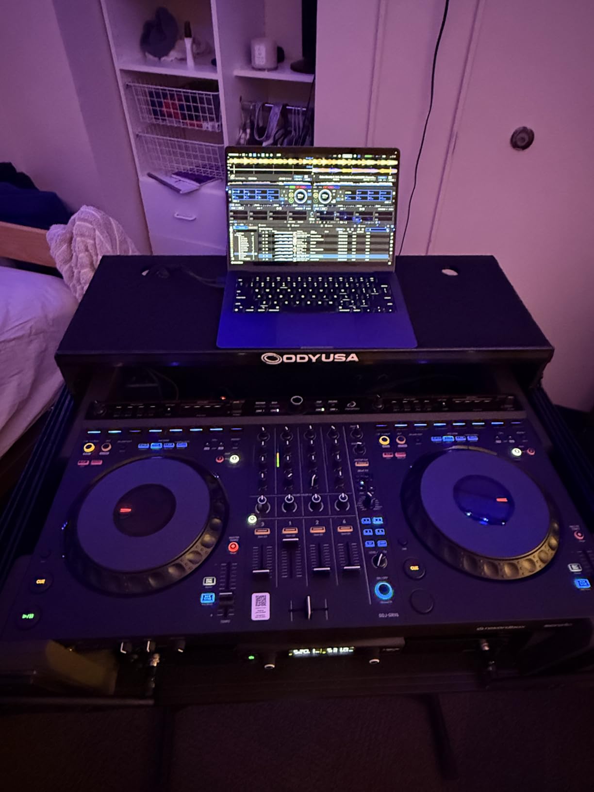 AlphaTheta DDJ-GRV6 4-Channel DJ Controller, Groove Circuit, Black customer photo 1