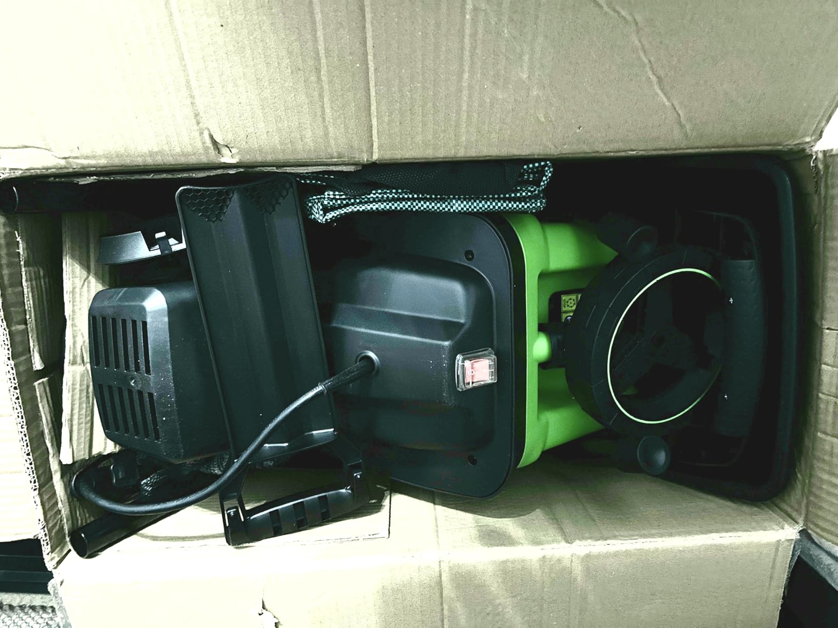 GreenSweep XL Bladeless Leaf Shredder & Mulcher | Powerful 15 Amp, 9,000RPM Motor for 18:1 Reduction Ratio customer photo 2