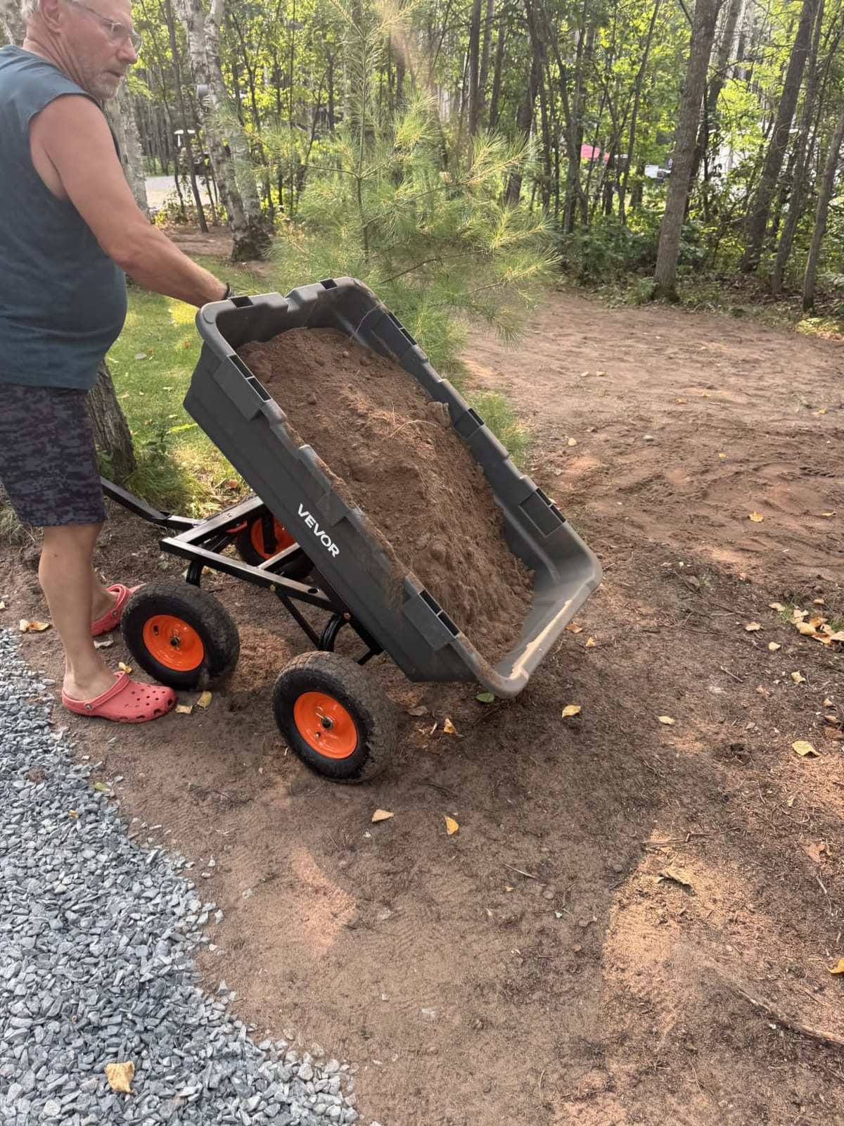 VEVOR 1500lbs Poly Garden Dump Cart Wheelbarrow Wagon with 2 in 1 Convertible Handle, Heavy Duty Yard Cart Wagon for with 13in All Terrain Wheels, Dump Trailer Tow Behind for Lawn Mower Tractor customer photo 1