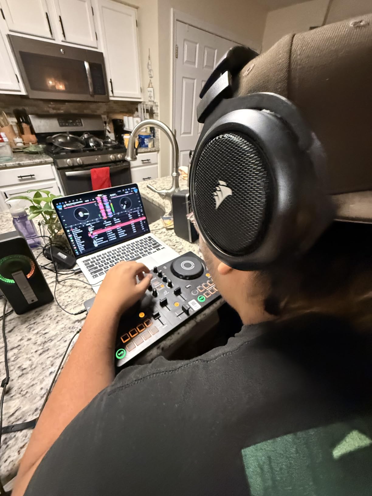 AlphaTheta Pioneer DJ DDJ-FLX2 2-Channel DJ Controller, Smart Fader, USB-C customer photo 2