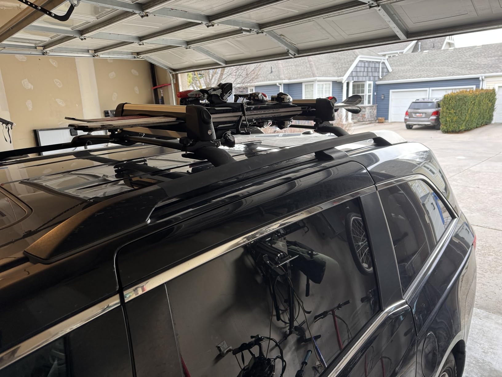 24.3 Inch Car Roof Ski & Snowboard Rack,Fishing Rod Rack, Fits 4 Pairs Skis or 4 Fishing Rods, with Anti-Theft Lock & TPV Rubber Padding, Fits Square/Round/Aero/Oval Cross Bars, Silver customer photo 2