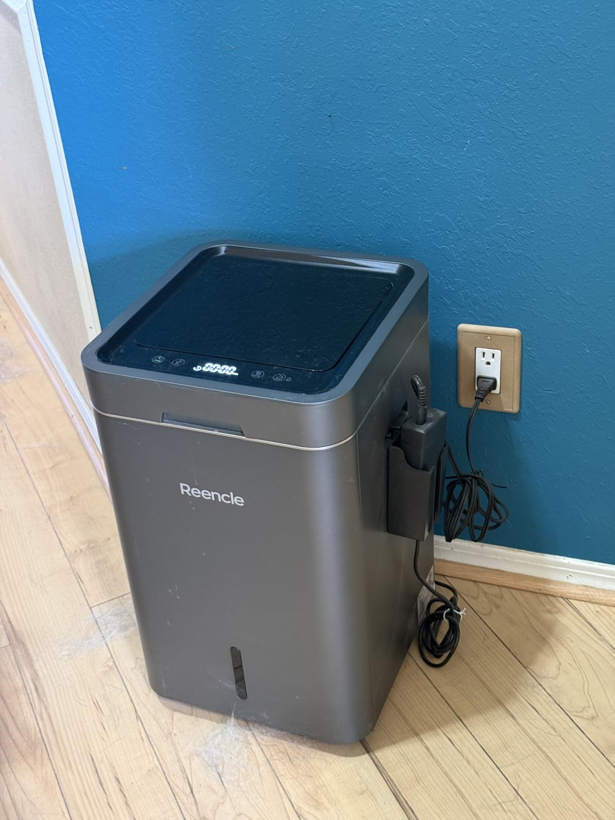 Reencle Gravity Electric Composter - 22L Kitchen Composter– Decomposes 3.3 lbs Daily, Odorless & Quiet Indoor Composting, Rapid Decomposition with All-new Compost Starter 2.0 + Booster Pack (Silver) customer photo 2