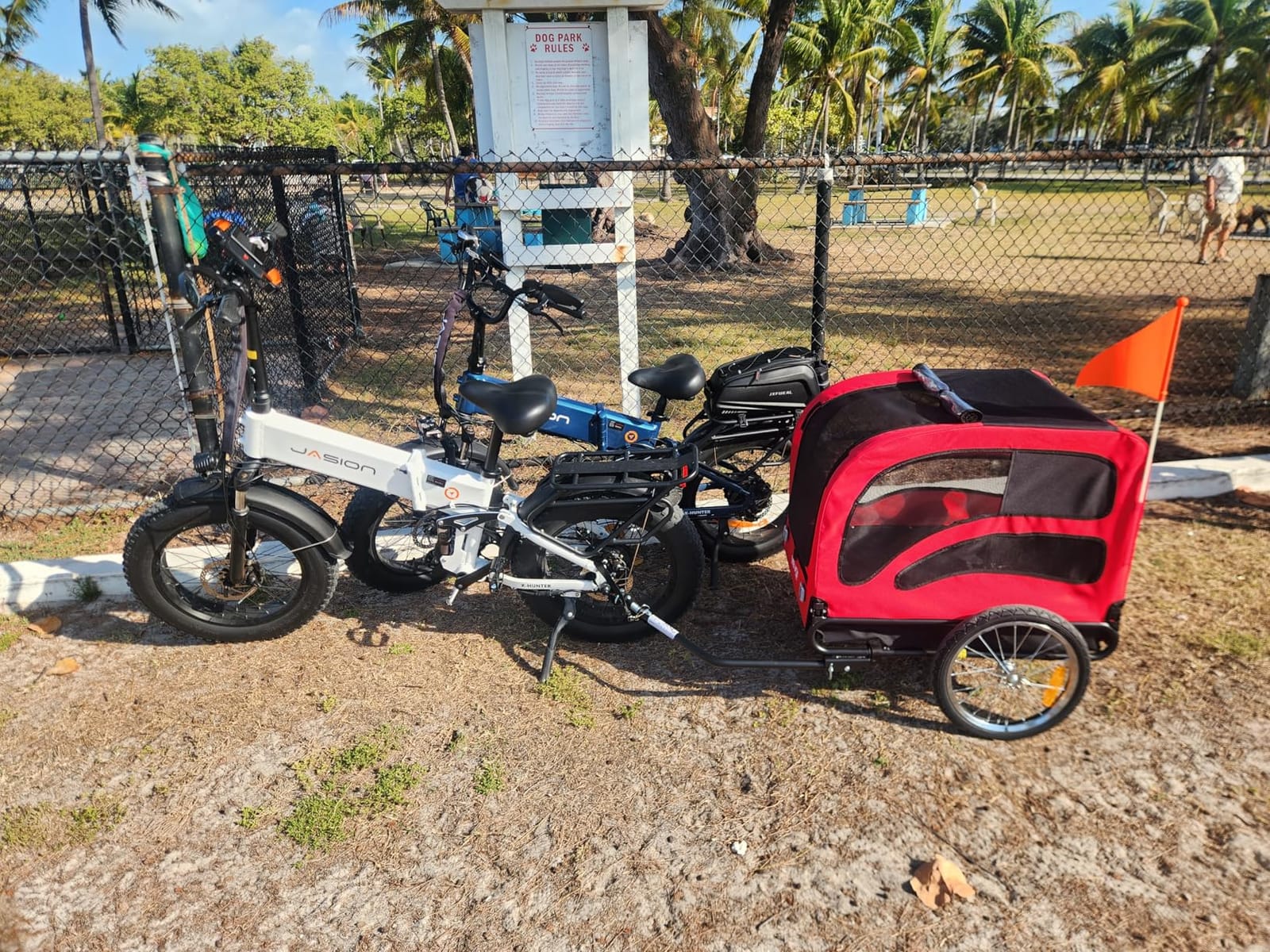 VEVOR Dog Bike Trailer, Supports up to 100 lbs, Pet Cart Bicycle Carrier, Easy Folding Frame with Quick Release Wheels, Universal Bicycle Coupler, Reflectors, Flag, Collapsible to Store customer photo 1