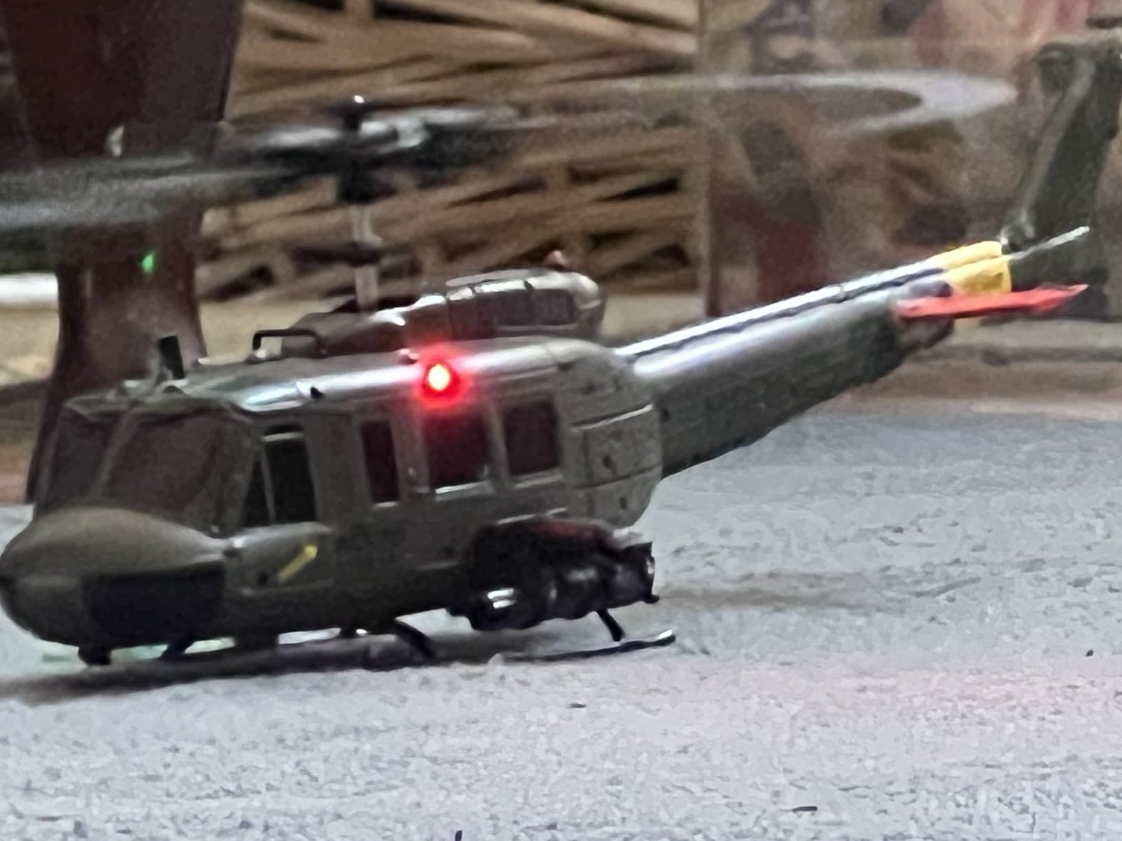 C032 UH-1 Huey RC Helicopter for Adults - 1/48 Scale 2.4G 6CH Flybarless Remote Control Helicopter Model, 3D Stunt Flight & High-Precision RC Airplane (Yellow-Blue(3 Batteries)) customer photo 1
