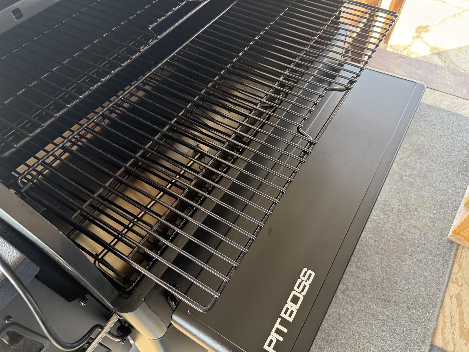 Pit Boss 850 Navigator Series WiFi & Bluetooth Wood Pellet Grill & Smoker, Flame Broiler and LCD Digital Controller, 932-Sq. In. Cook Space, 180°F to 500°F Temp Range, Meat Probe, 30 lb. Hopper customer photo 1