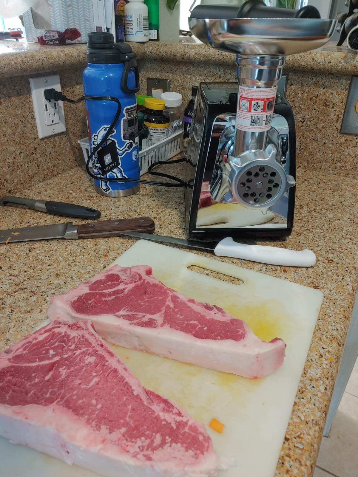 Electric Meat Grinder, 2300W Max, Heavy Duty Sausage Stuffer with 2 Blades, 3 Grinding Plates, Sausage Tube & Kubbe Kit, Home Kitchen Meat Mincer with Handle (Black) customer photo 1
