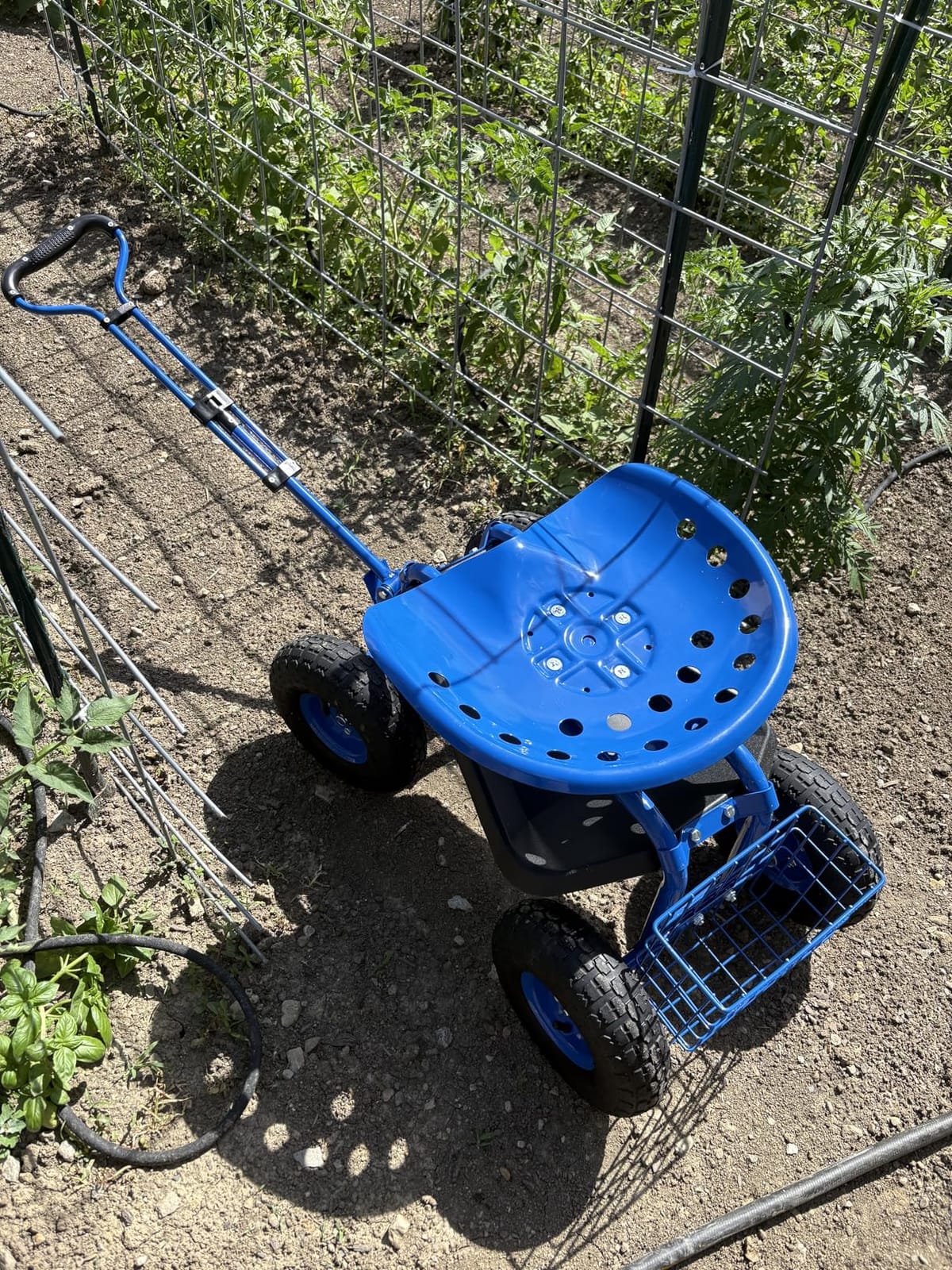 VEVOR Rolling Garden Cart with Seat, Metal Rolling Garden Work Seat with Wheels, Supports up to 400 LBS, Heavy Duty Gardening Cart Scooter, Outdoor Wagon & Stool on Wheels for Lawn, Patio, Backyard customer photo 1