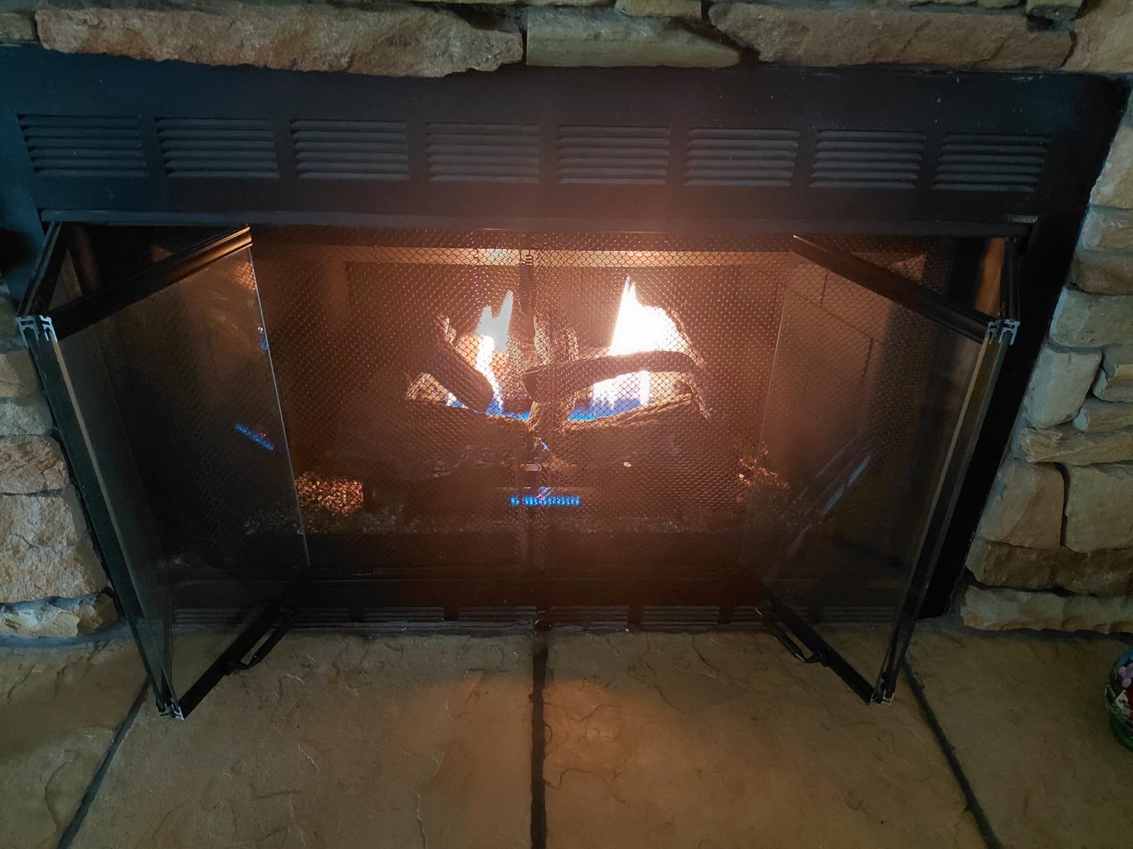 Duluth Forge Ventless Liquid Propane Gas Log Set - 24 in. Stacked Oak, 33,000 BTU, Remote Control - Model# DLS-L24R-2 customer photo 1