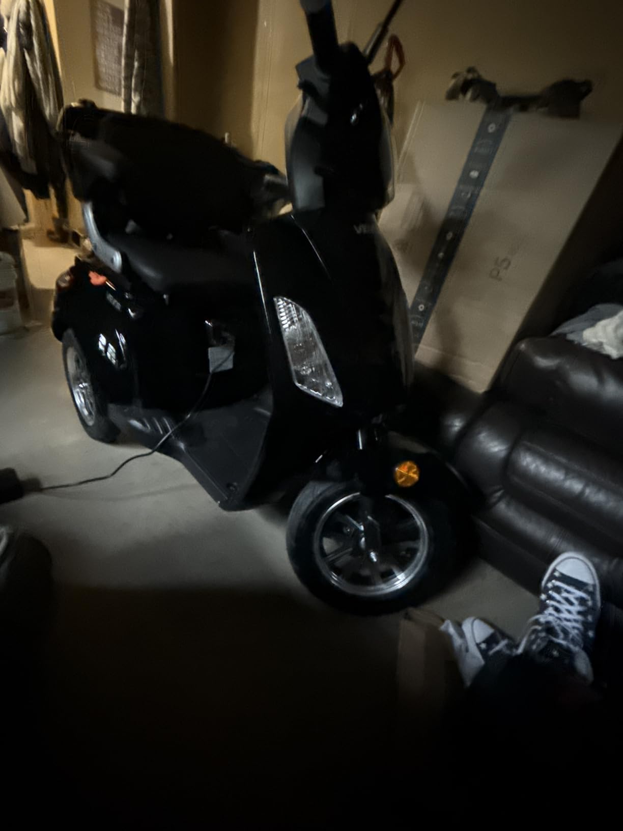 VEVOR 4-Wheel Enclosed Mobility Scooter for Seniors Adults, 660lbs Capacity, 3-Seater 2000W Electric Recreational Mobility Scooter 45 Miles Long Range, Remote Unlock, All-Terrain for Touring Shopping customer photo 1