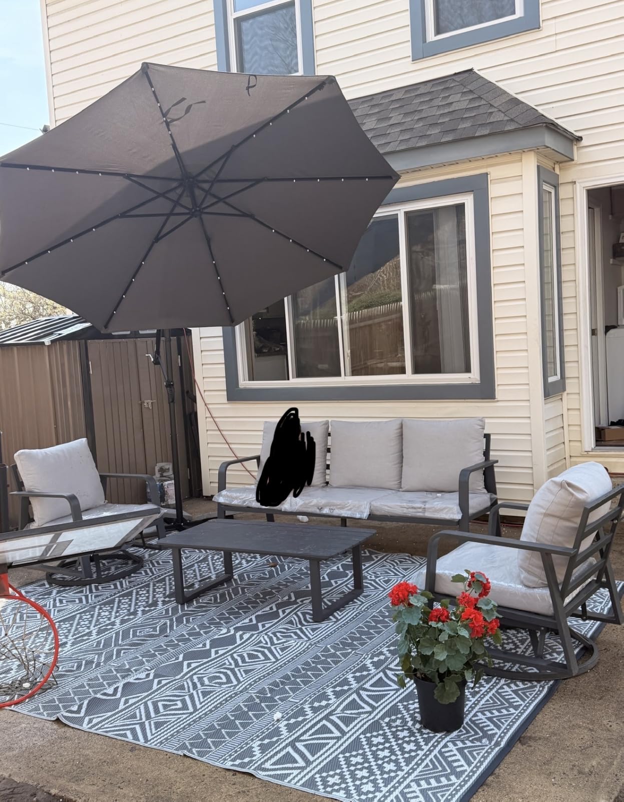 wikiwiki 10ft Solar LED Offset Patio Umbrella, Outdoor Cantilever Patio Umbrellas with Solar Lights for Backyard, Poolside and Garden, Easy Tilt Adjustment, 32 LED Lights & Polyester Shade, Dark Gray customer photo 1