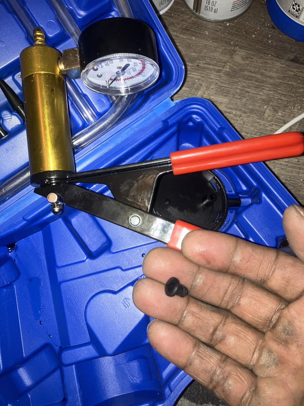 Handheld Vacuum Pump Brake Bleeder Kit with Pressure Gauge, Brake Fluid Bleeding Tool Set with Hoses, Adapters and Reservoir, Automotive Brake Bleeding & Vacuum Diagnostic Test Kit (-Blue-) customer photo 1