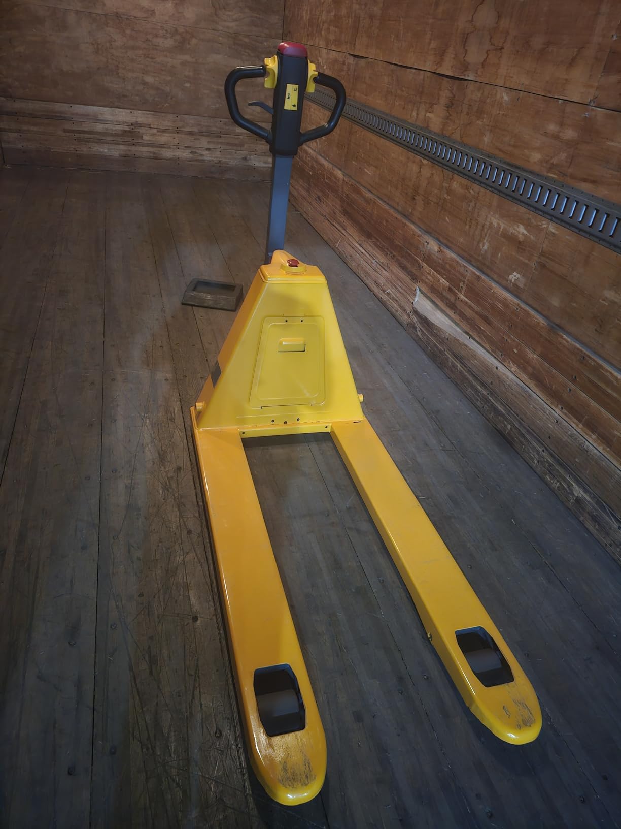APOLLOLIFT Electric Pallet Jack Maintenance-Free Motor & Regenerative Brake customer photo 2