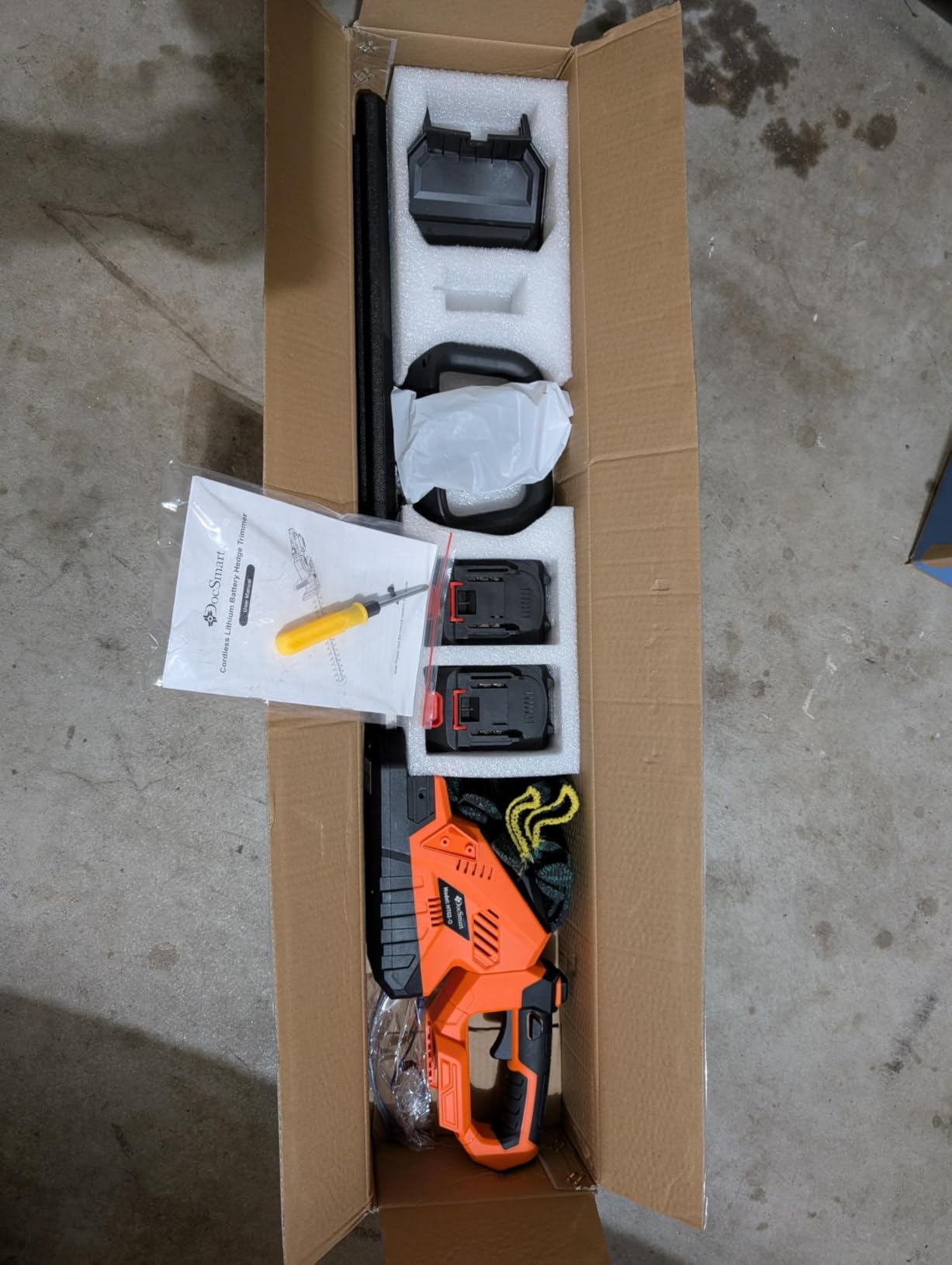 24'' Cordless Hedge Trimmer with 2 Batteries & Charger, Brushless Motor customer photo 1