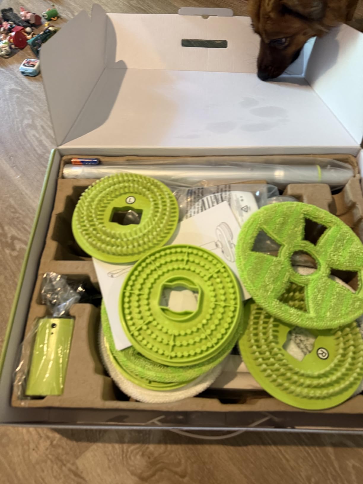 VMAI Cordless Electric Floor Scrubber & Mop with Cleaning Solution customer photo 1