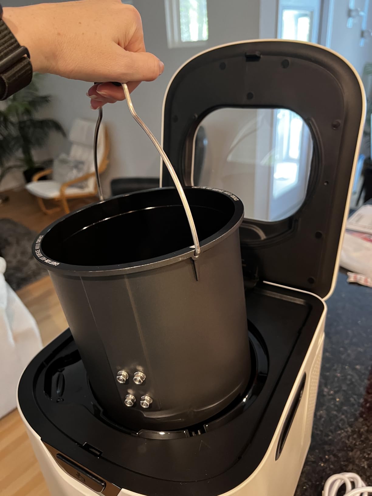 4.2L Electric Composter for Indoor Kitchen, Smart Food Waste Recycler, Turns Garbage to Compost in 4-6 Hours, Odorless Countertop Disposal with 900ML Carbon Filter & Self-Cleaning, White customer photo 1