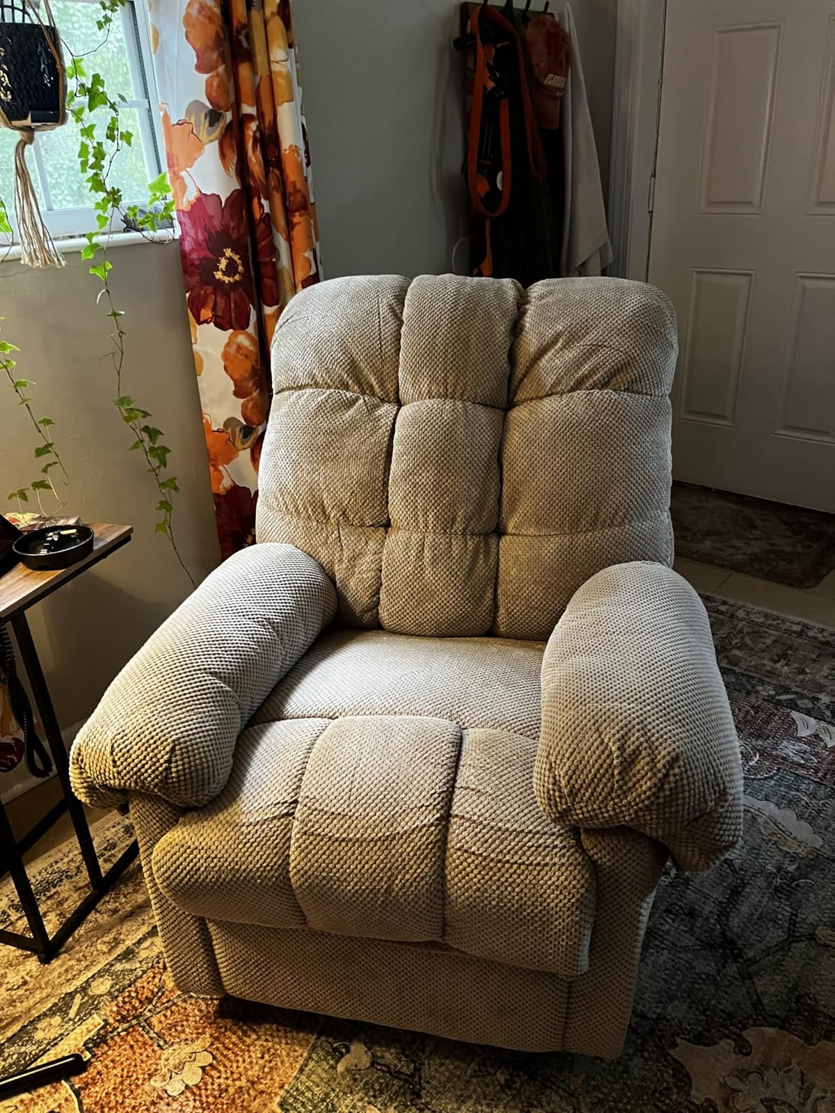 36'' W Comfy Manual Recliner Chair, Overstuffed Manual Recliner, Ergonomic Back Pain Relief w/Pockets, Reading Apt Bedroom Living Room, Beige, Gift for Mom Dad customer photo 1