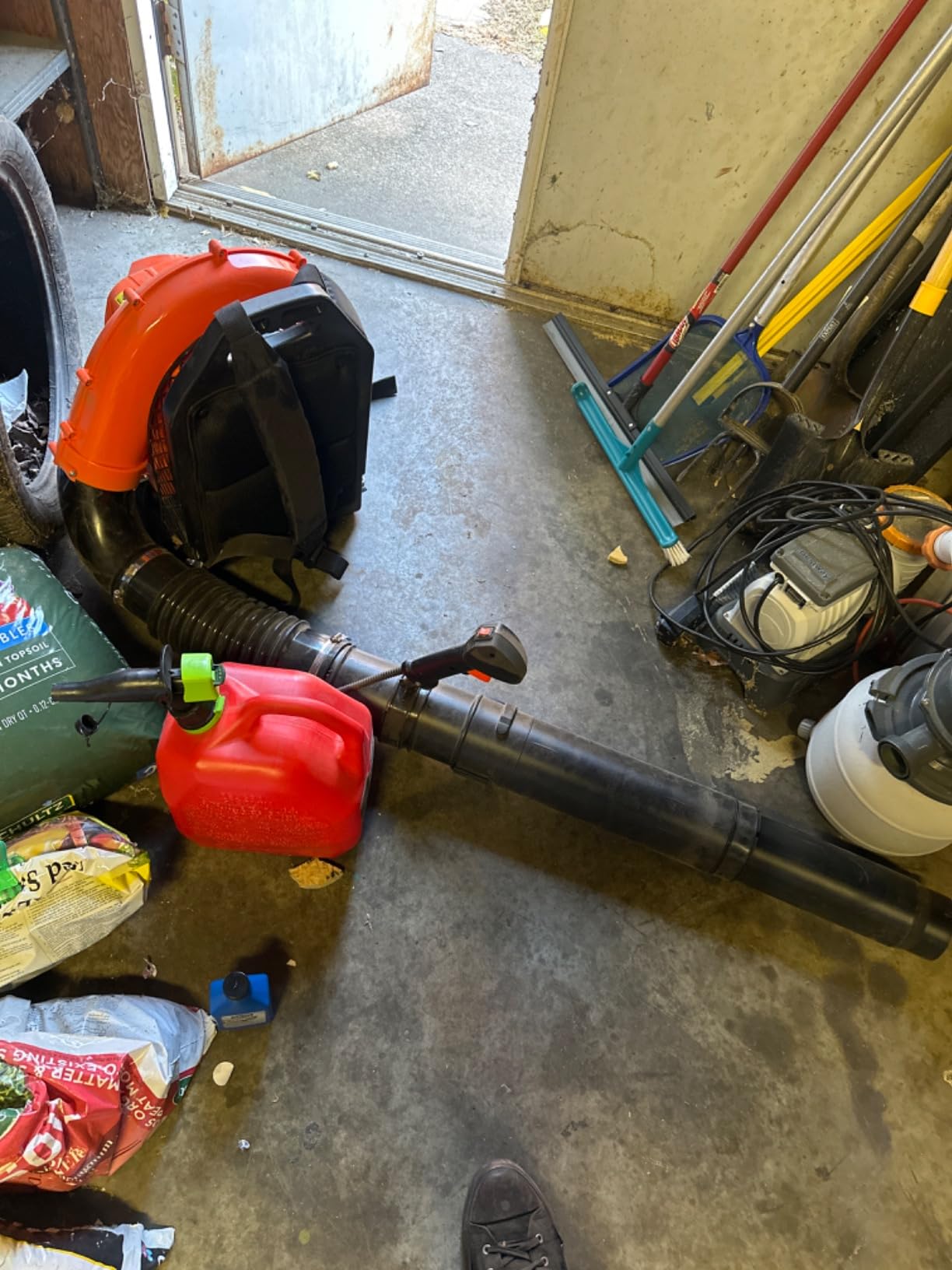 VEVOR 75.6CC 4-Stroke Backpack Leaf Blower Gas Powered customer photo 2