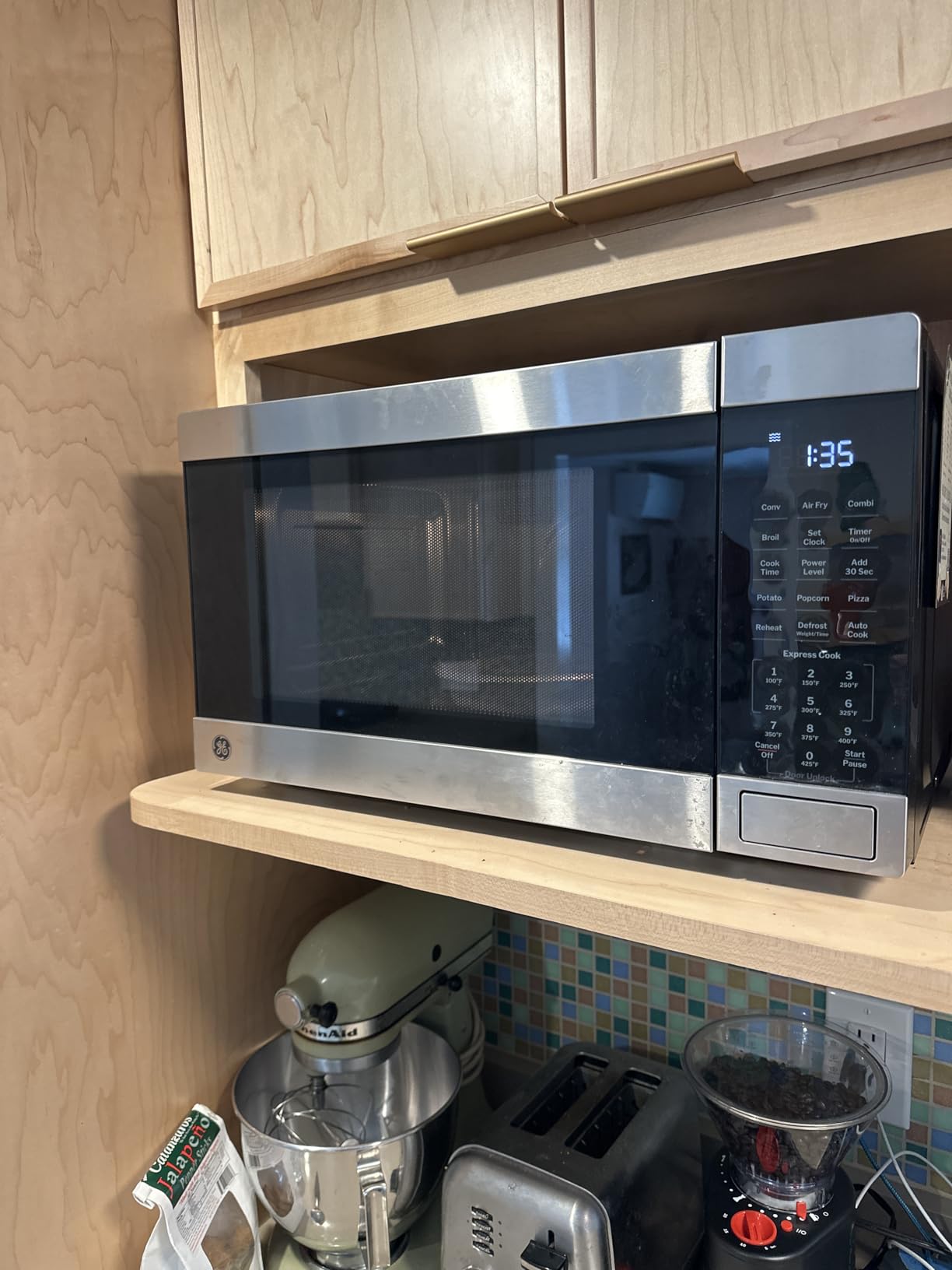 GE 4-in-1 Air Fry Countertop Microwave Oven, 1050 Watt, 1.0 Cu. Ft., White customer photo 1