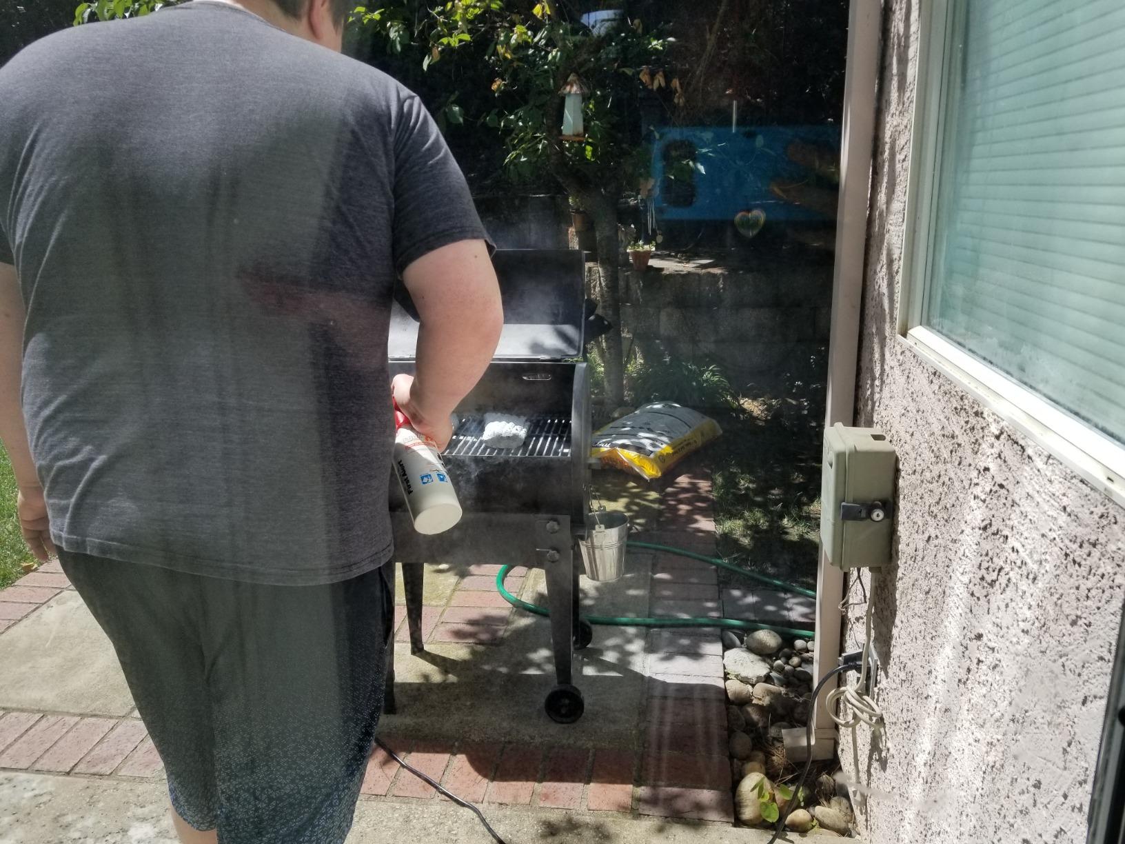 First Alert Fire Extinguisher, Standard Kitchen Use customer photo 2
