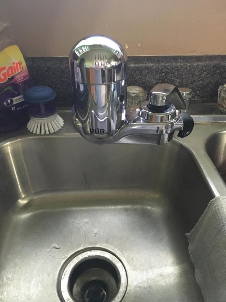 PUR Plus Vertical Faucet Mount Water Filtration System, Lead-Reducing Filter, Great-Tasting, Easy Install, Lasts 100 Gallons, Faucet Water Filter, Compatible with Sinks with External Aerators, Chrome customer photo 1