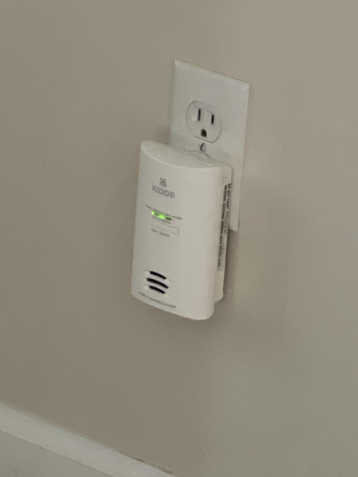 Kidde Carbon Monoxide Detector, Plug-in Wall with AA Battery Backup, Test-Hush Button customer photo 1