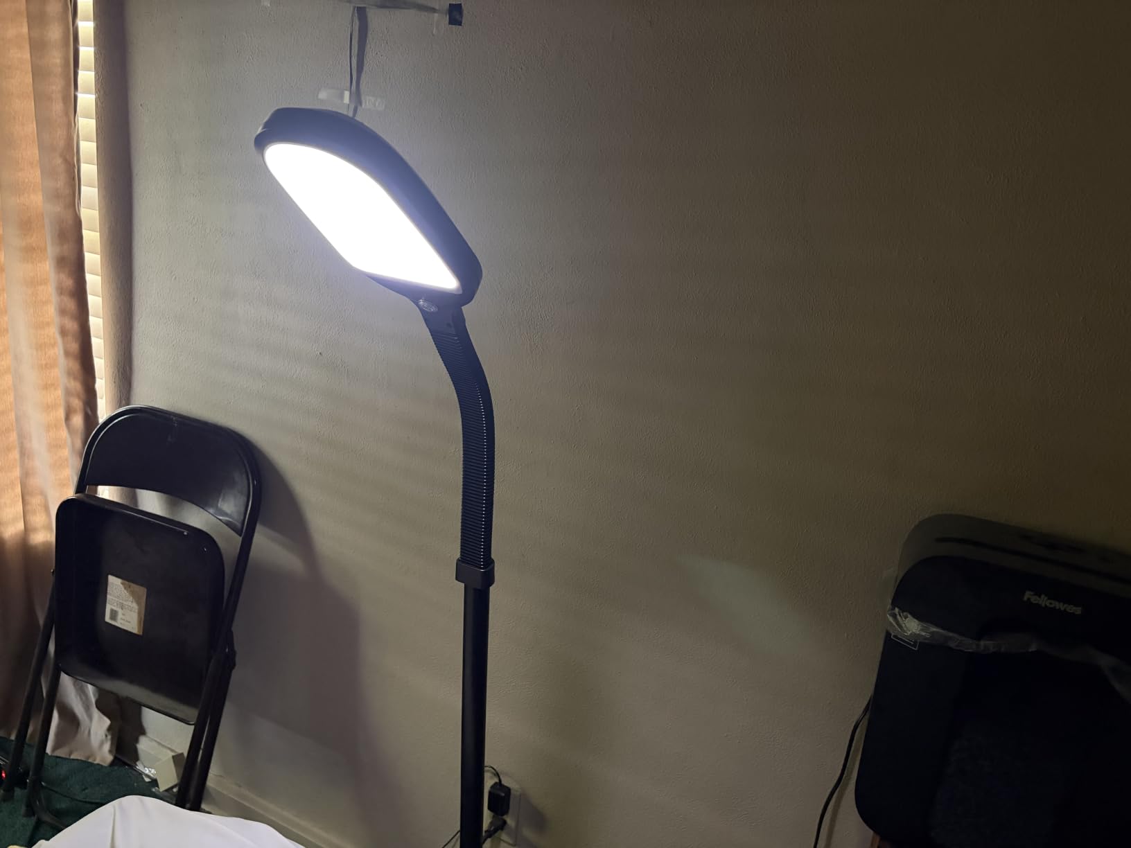Brightech Litespan - Bright LED Floor Reading Lamp for Over Chair Crafts and Reading, Estheticians' Light for Lash Extensions, Adjustable Standing Lamp for Living Room, Bedroom, Office - Havana Brown customer photo 2