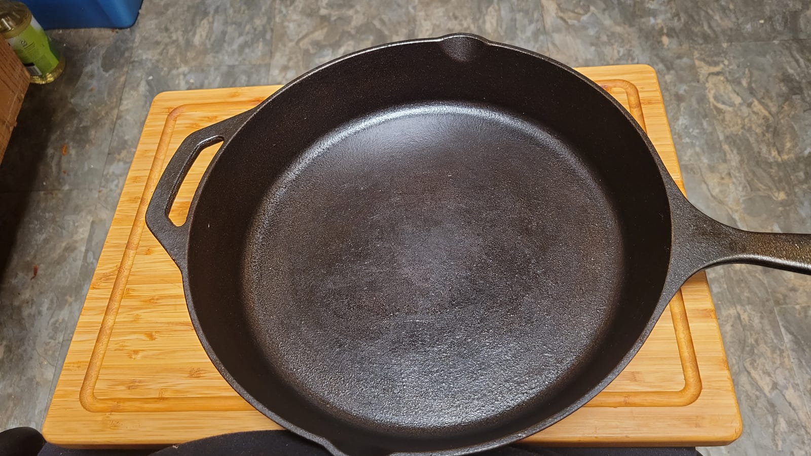 Utopia Kitchen Cast Iron Skillet 12 Inch Pre-Seasoned PFAS-Free Black customer photo 1