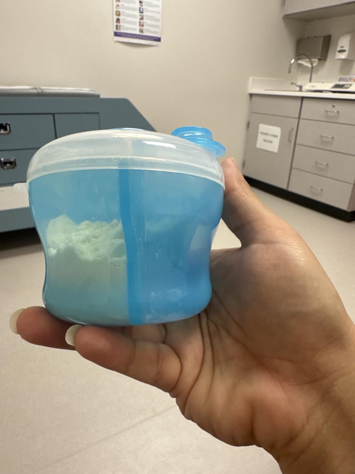 Munchkin® Formula Dispenser to Go, BPA-Free Baby Formula Container, Blue customer photo 2