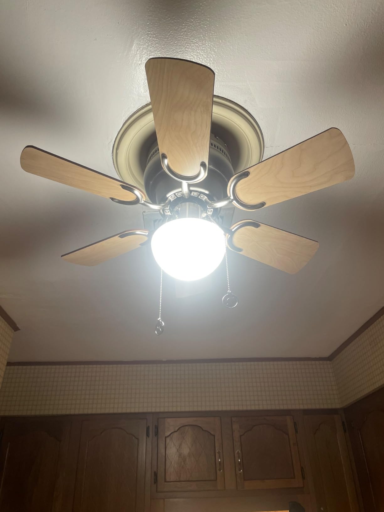Westinghouse 7230800 Petite Ceiling Fan with Light, 30-Inch, White customer photo 2