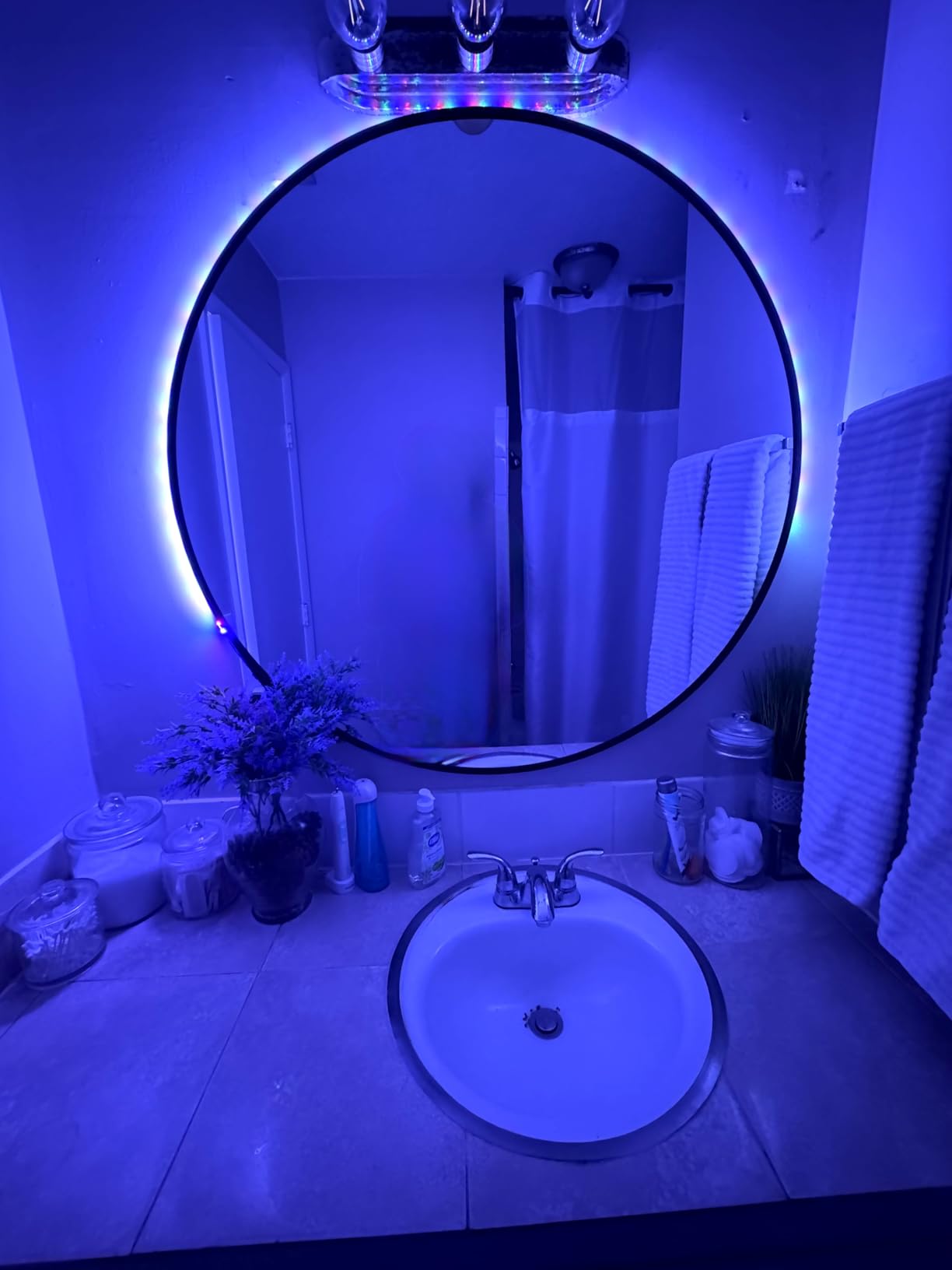 BEAUTYPEAK 30 Inch Round Mirror, Metal Frame Circle Mirror, Black customer photo 1
