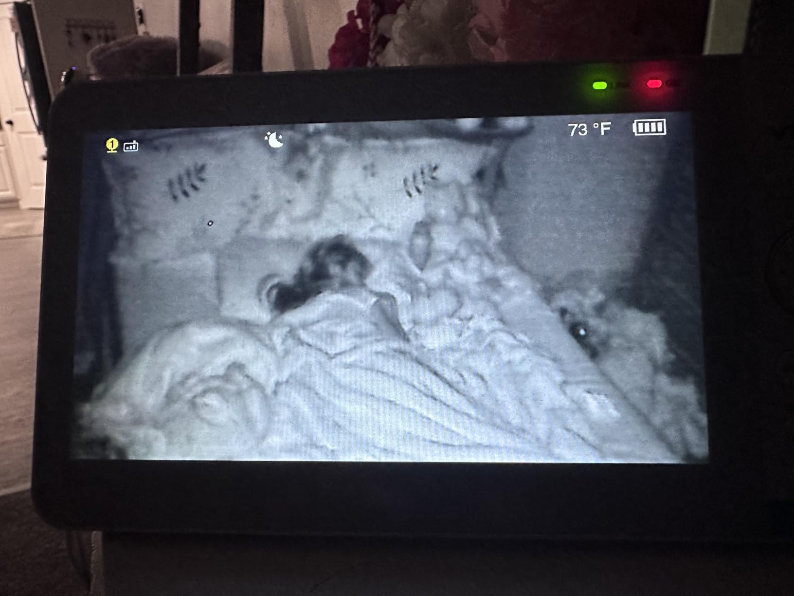VTech Baby Monitor No WiFi with 2 Cameras – 19-Hour Battery, Patrol Mode for Twins & Two Rooms, 1000ft Range, Auto Night Vision, Two-Way Talk, Temperature Sensor | VM819-2 customer photo 2