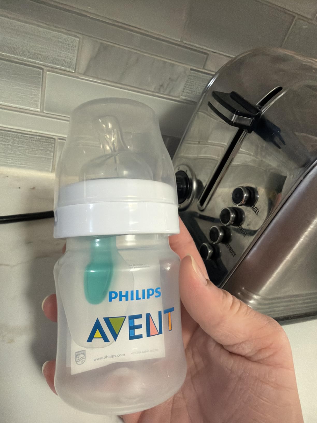 Philips Avent Anti-Colic Baby Bottle with AirFree Vent, Medium Flow, 9 oz customer photo 2