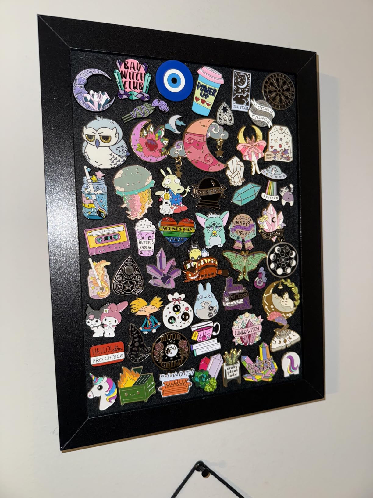 TORASO Cork Board Bulletin Board with Felt,Wood Framed Display Bulletin Board for Walls with Pins, Eye Bolts, gaskets, Screws, Pin Board for Office, School and Home(Black,1pc) customer photo 1
