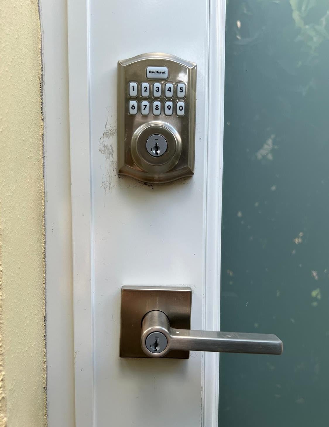 Kwikset Home Connect 620 Smart Lock Deadbolt with Z-Wave Technology, Works with Ring Alarm, Samsung Smartthings and More, Z-Wave Hub Required, Traditional Design in Venetian Bronze customer photo 1